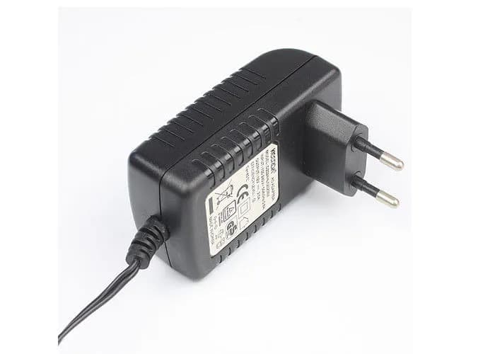 AC/DC Power Adapter 9V - 2A