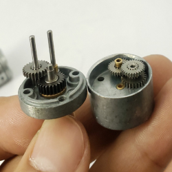 Moteur à engrenages 180 avec tous les engrenages métalliques Moteur à engrenages 180 avec tous les engrenages métalliques
