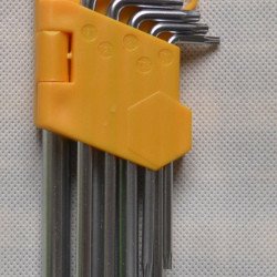 9 CLES A LAINE RTL-719